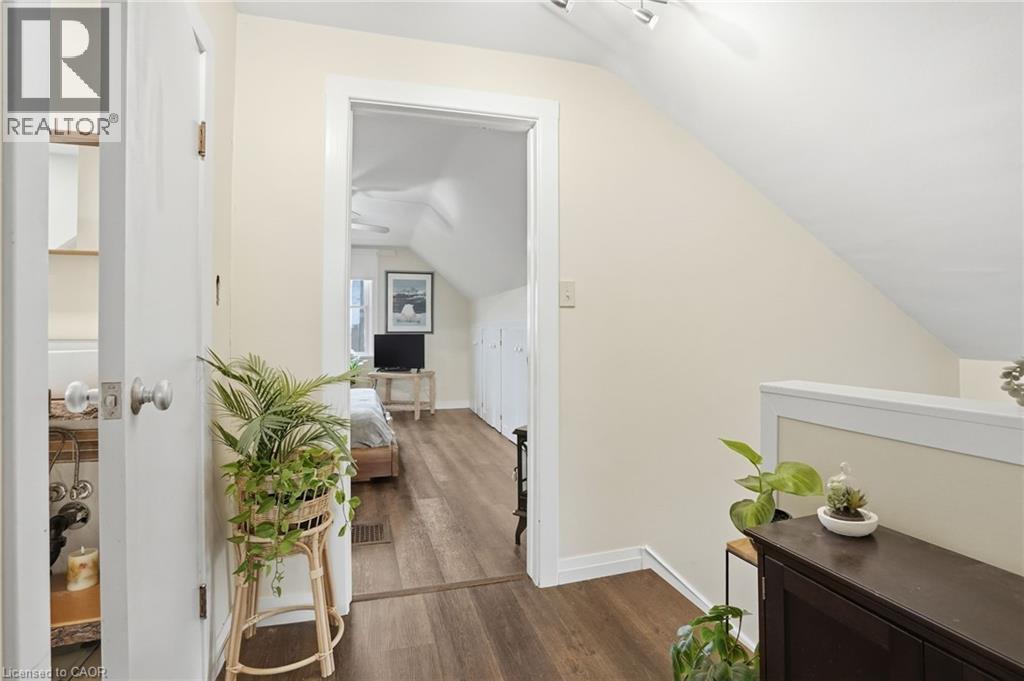 336 BARTON Street - 21