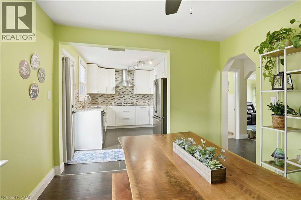 336 BARTON Street - 26