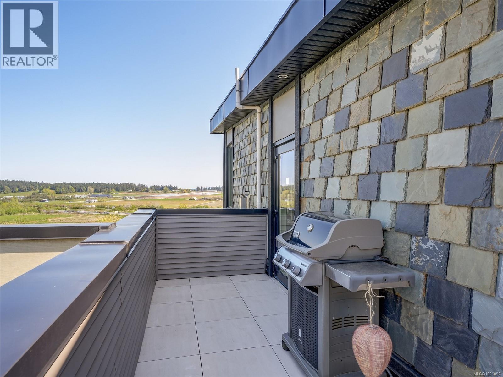 #302 6981 EAST SAANICH RD - 14