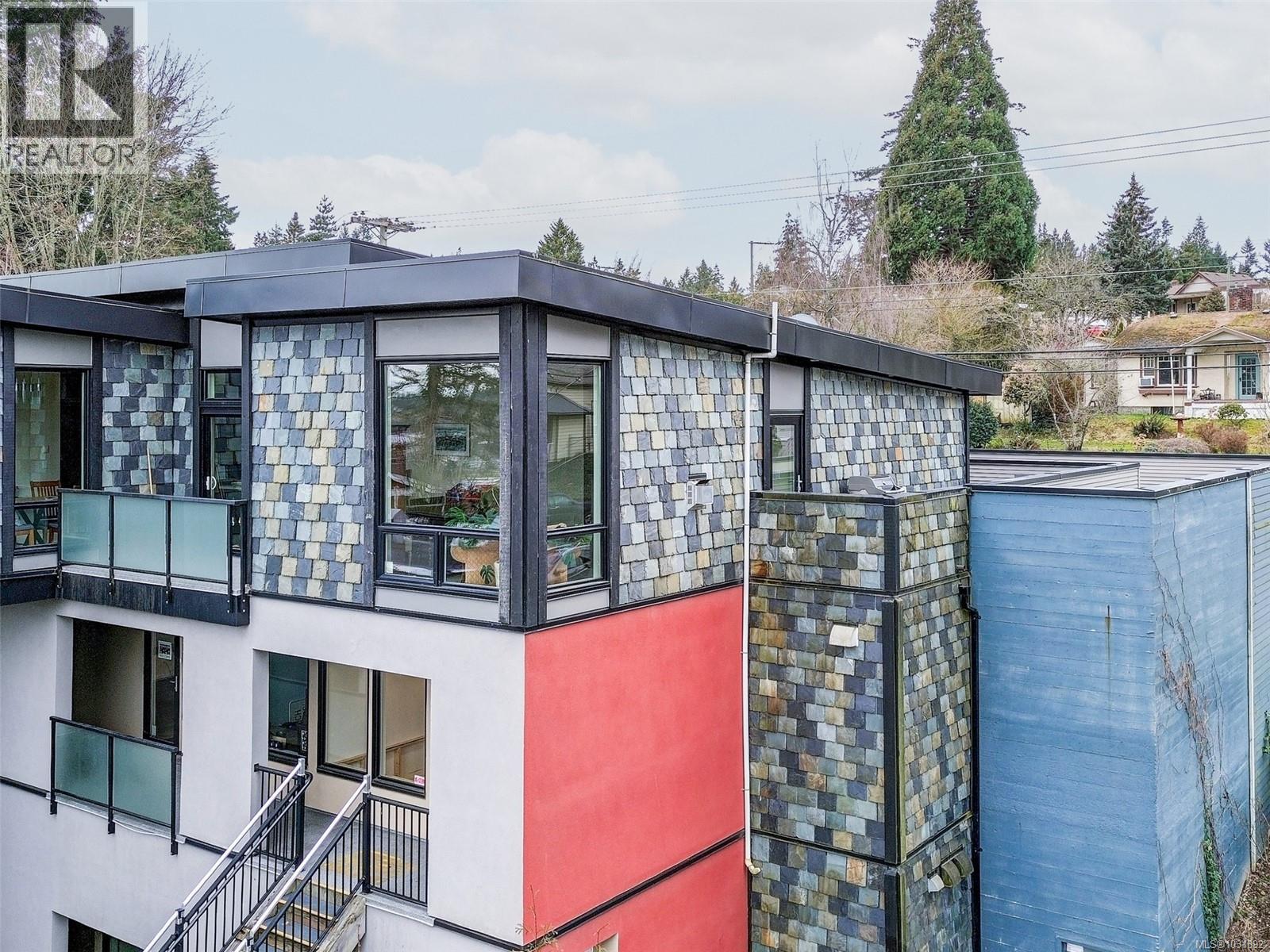 #302 6981 EAST SAANICH RD - 37