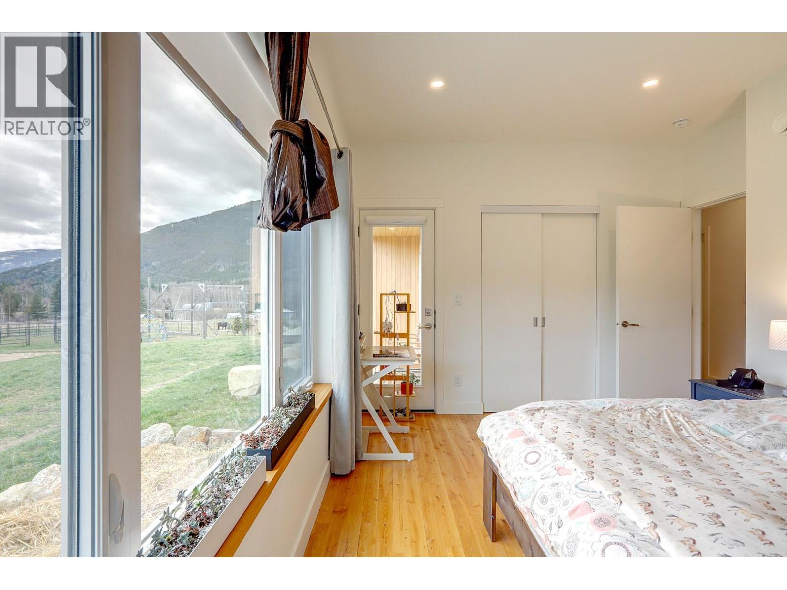 1841 50 Street NW - 51