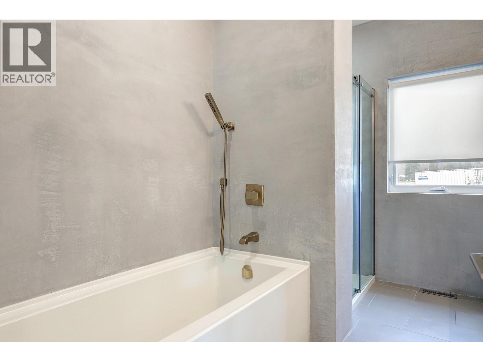 1841 50 Street NW - 42