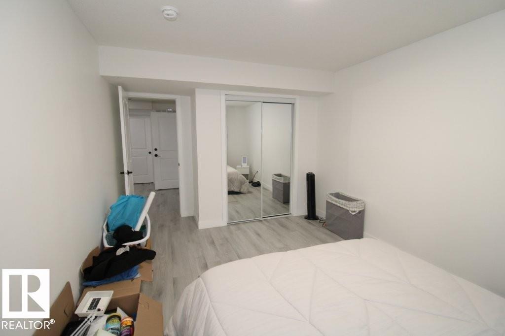 22140 81 AV NW - 36