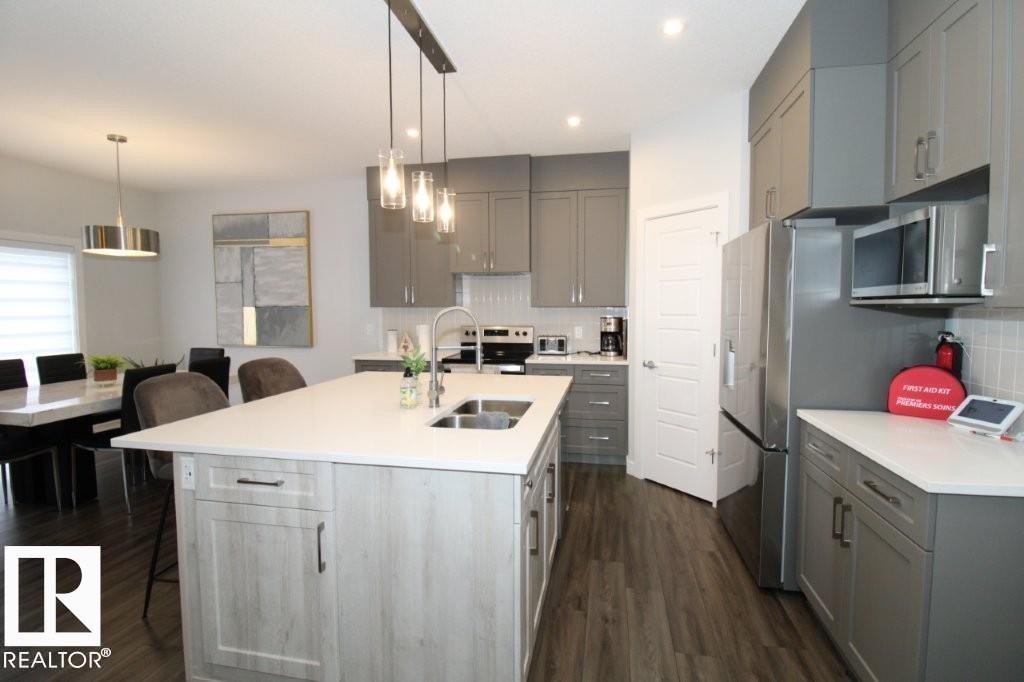 22140 81 AV NW - 5
