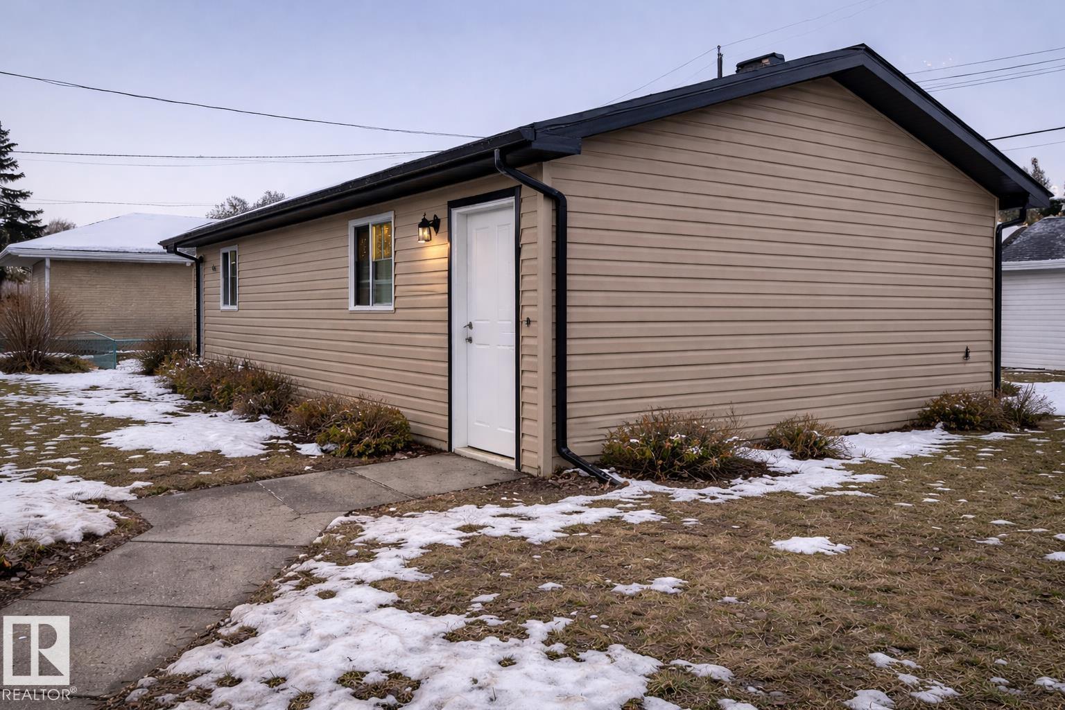 11903 37 ST NW - 17