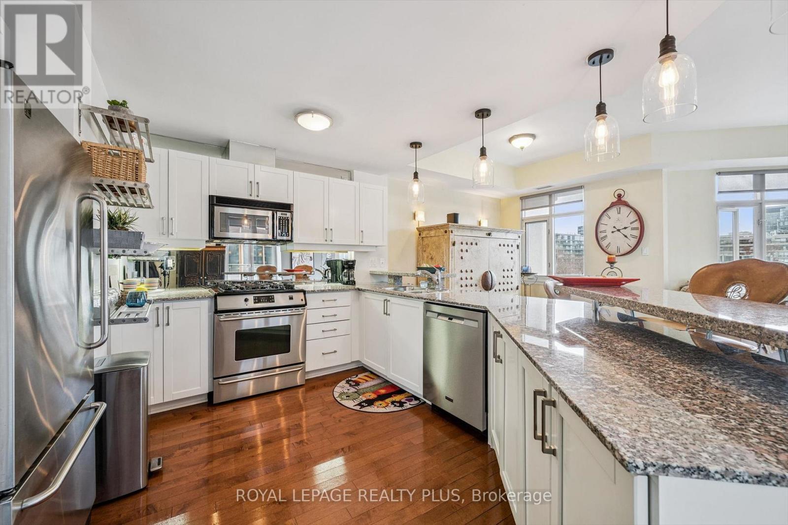 #620 550 FRONT STREET W - 11
