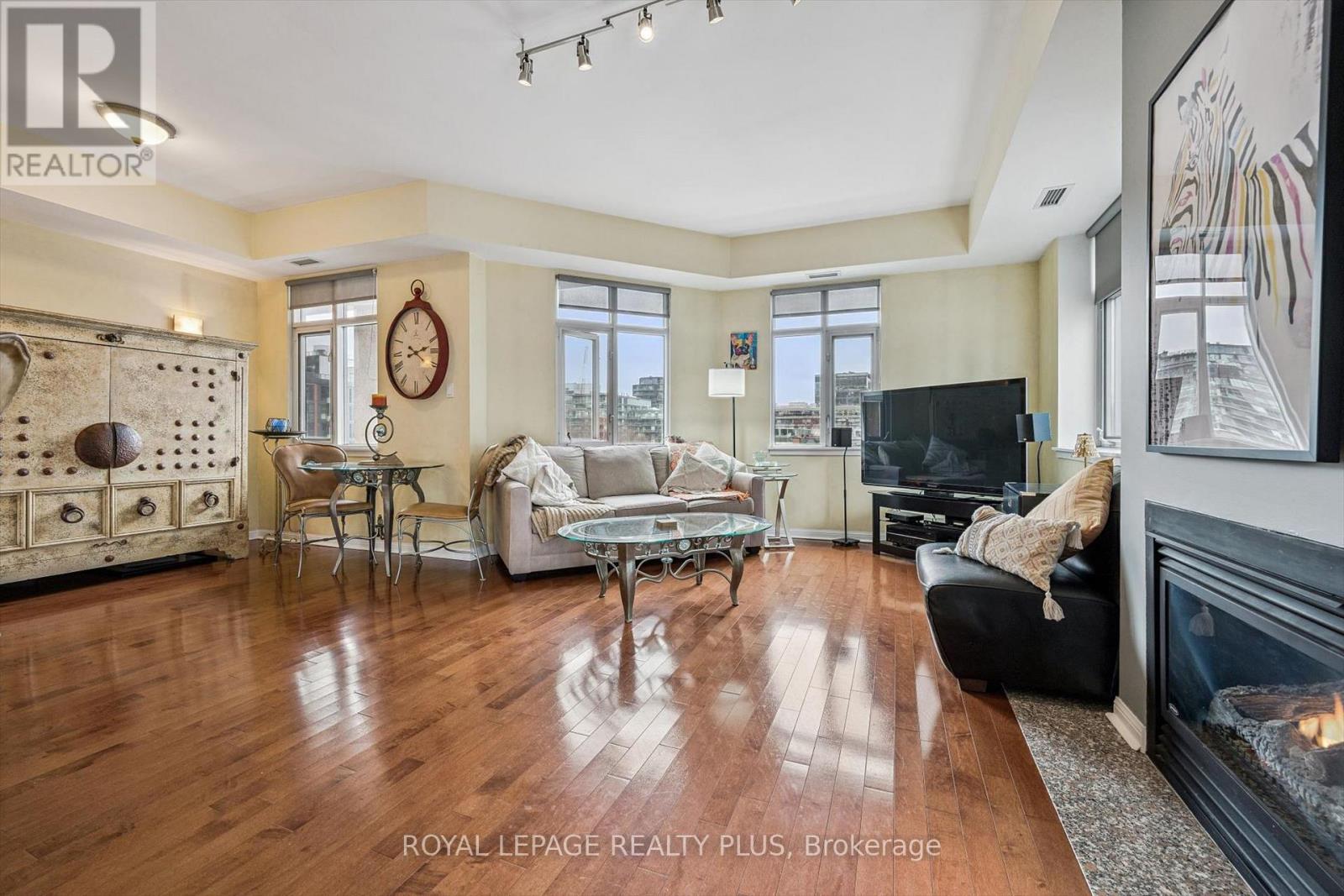 #620 550 FRONT STREET W - 6