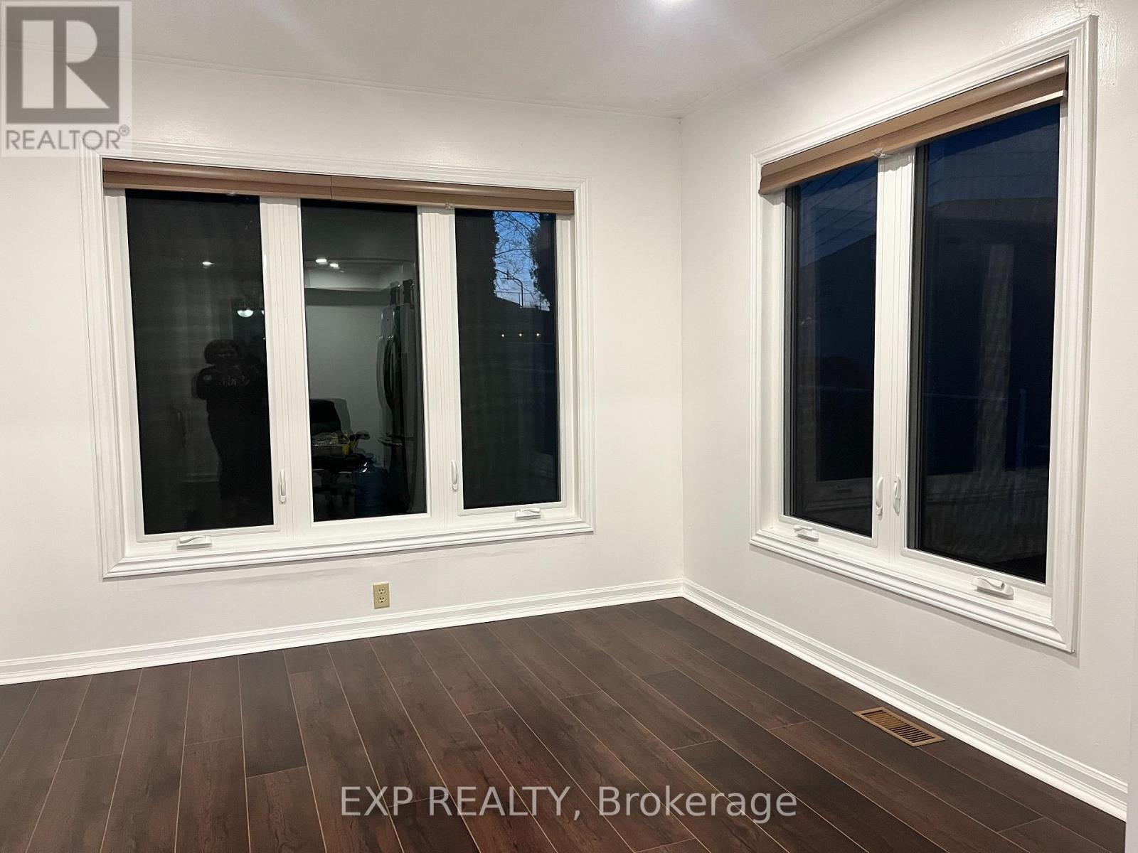 216 COLBORNE STREET NE - 10