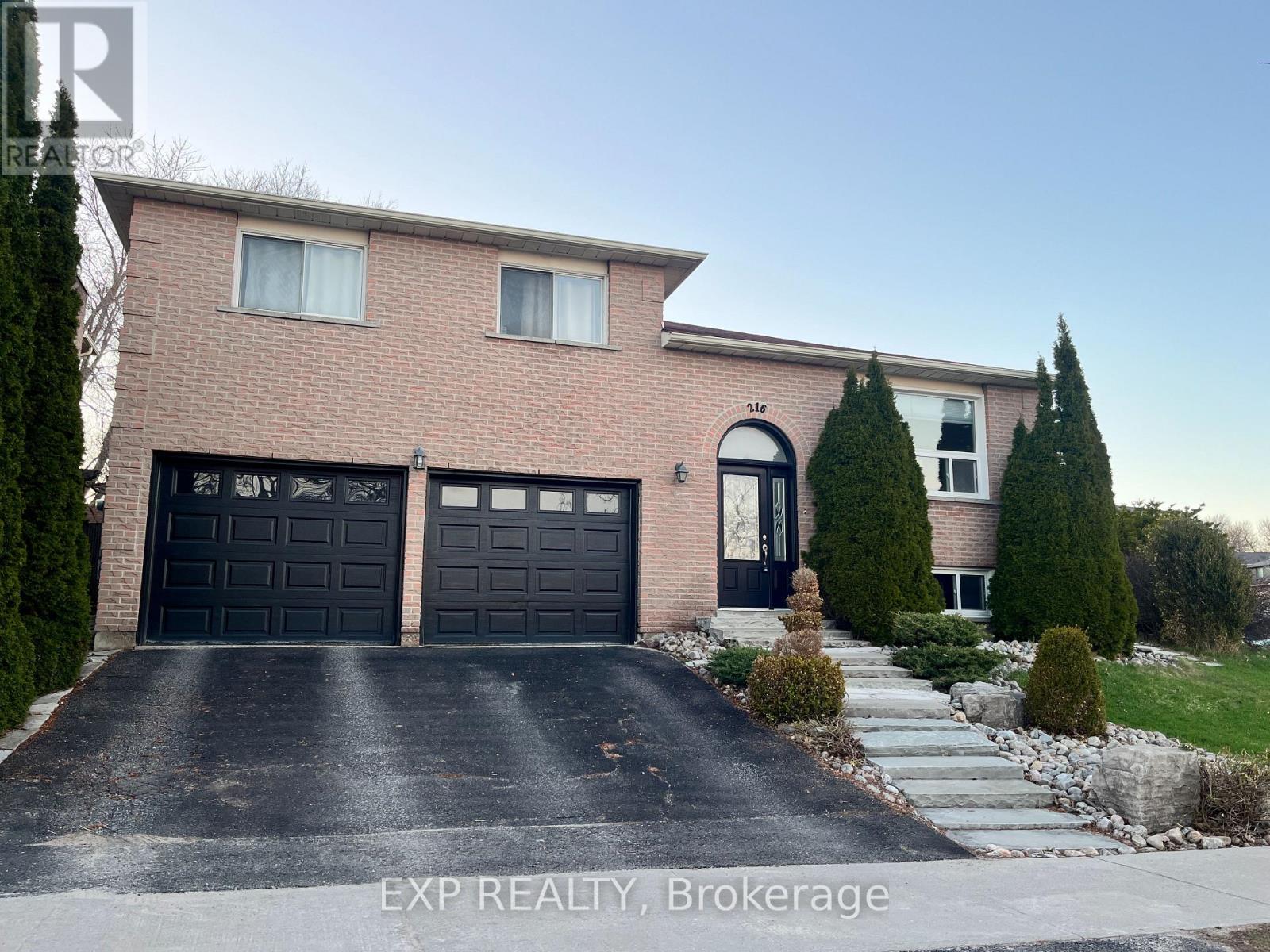 216 COLBORNE STREET NE - 2