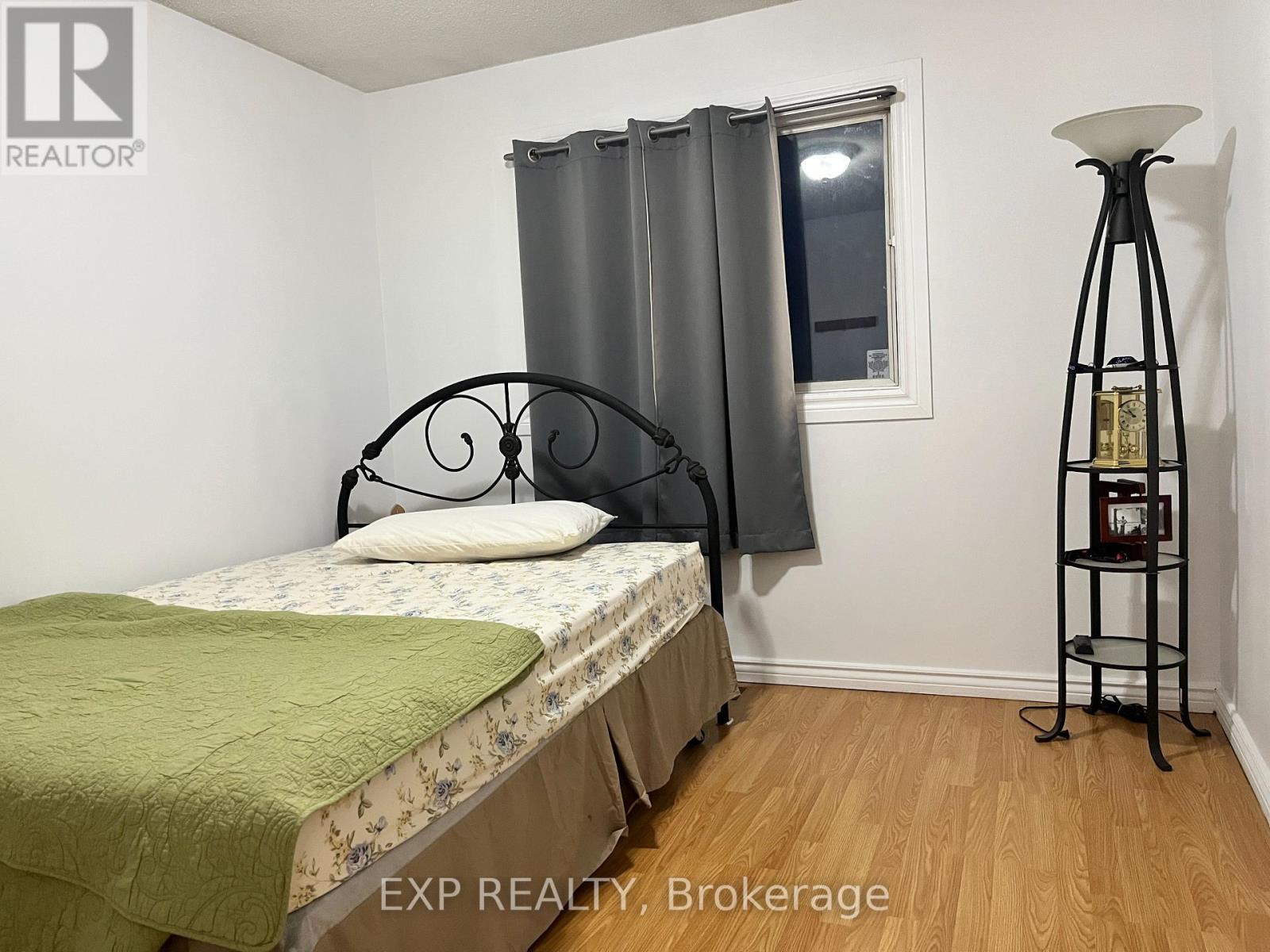 216 COLBORNE STREET NE - 20
