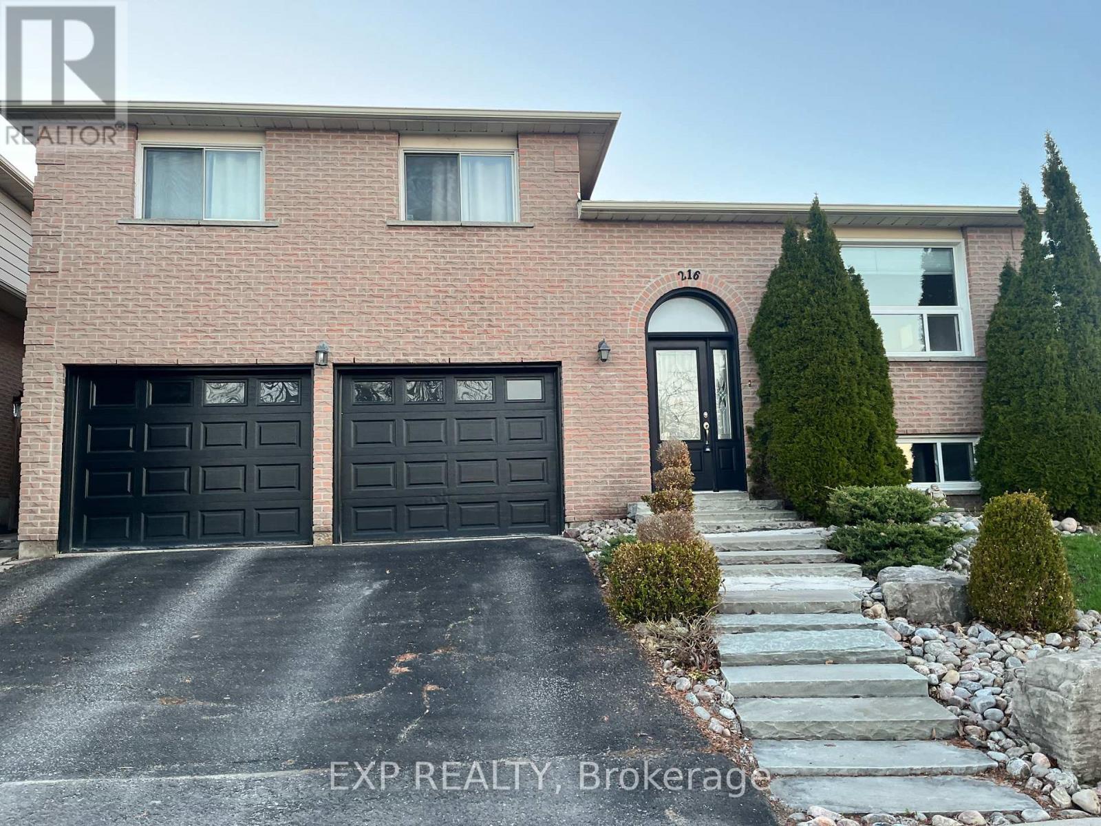 216 COLBORNE STREET NE - 3