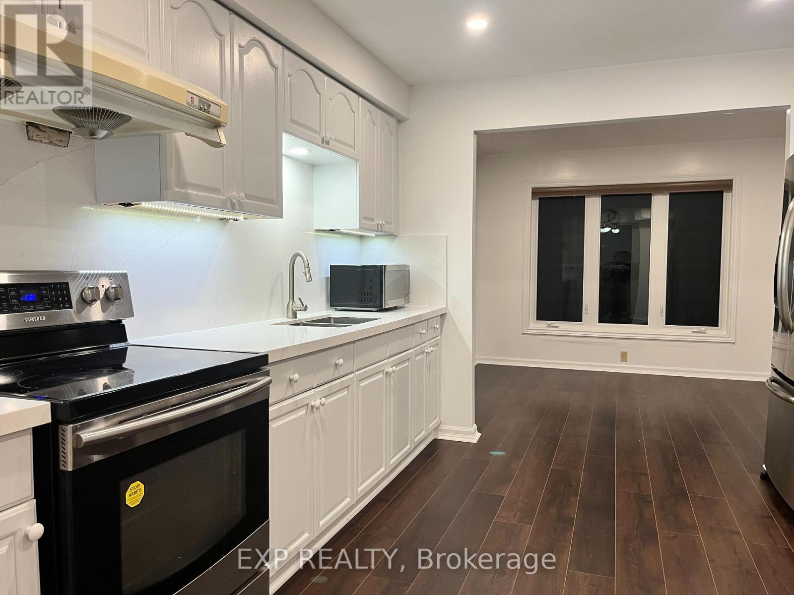 216 COLBORNE STREET NE - 9