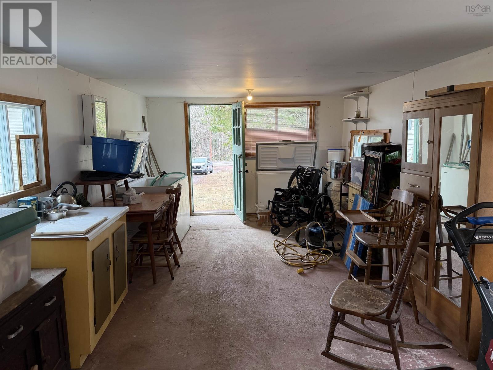 Property 22 of 26 of 6183 Highway 209