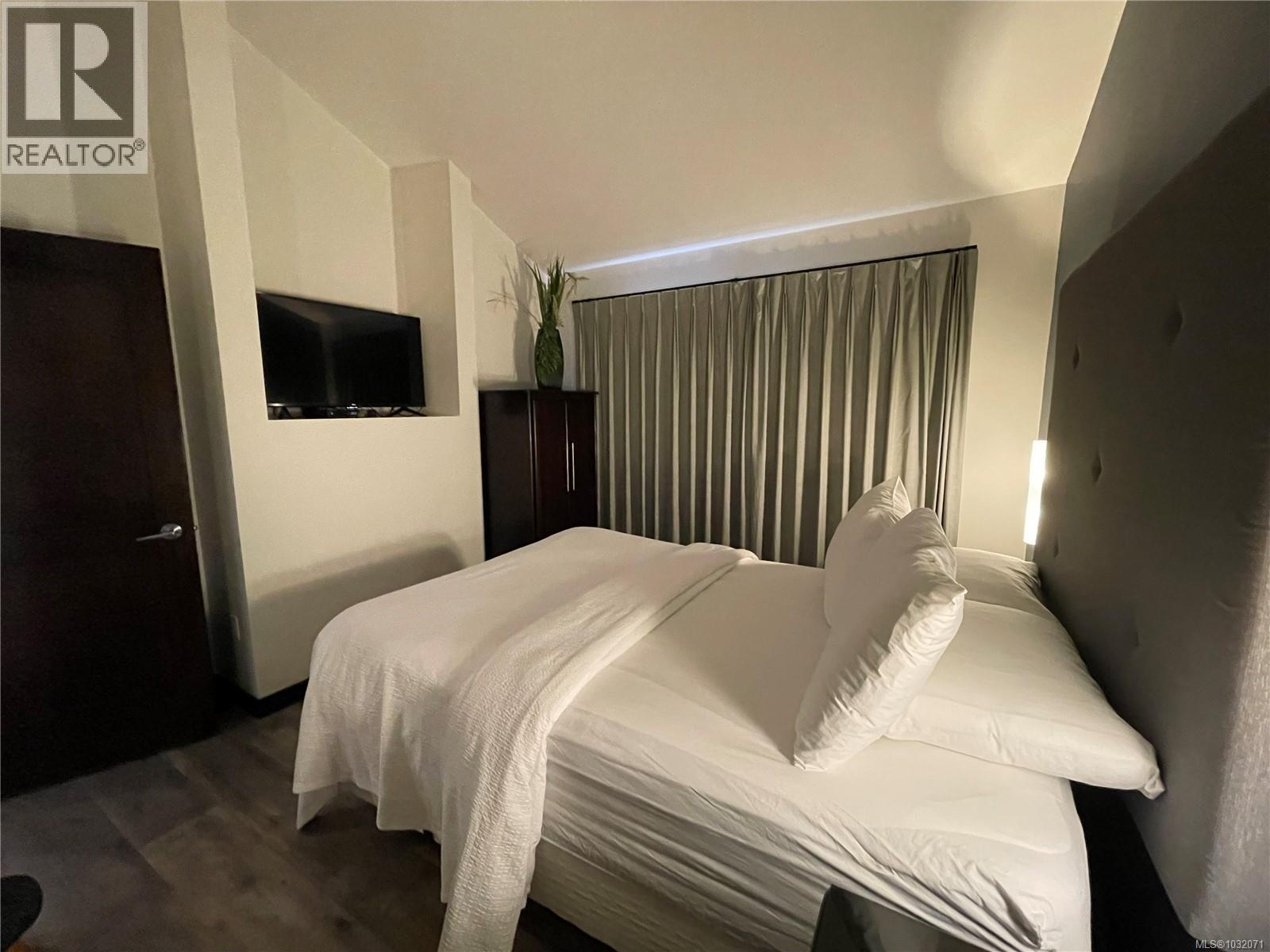 #127 1175 RESORT DR - 21