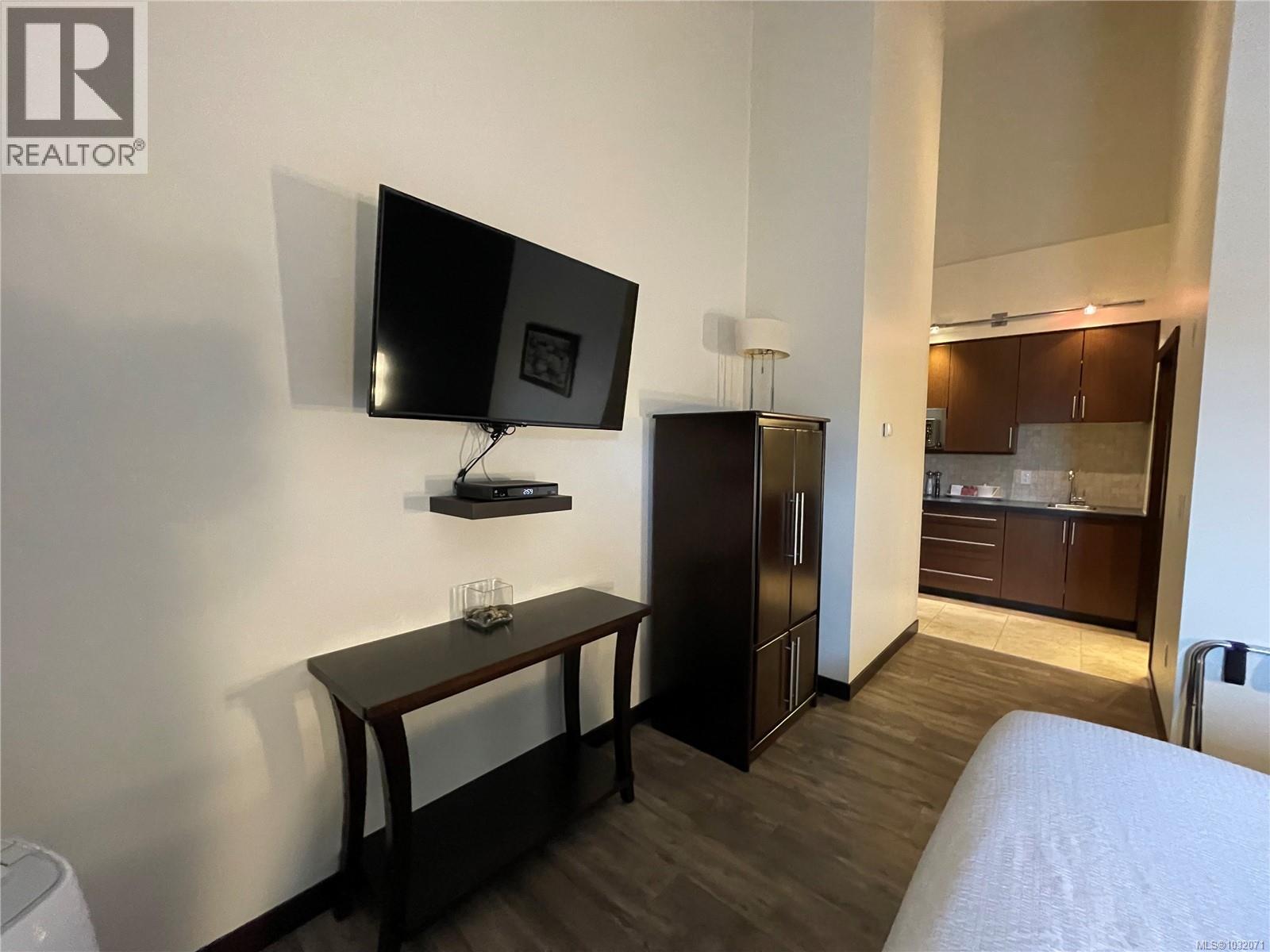 #127 1175 RESORT DR - 33