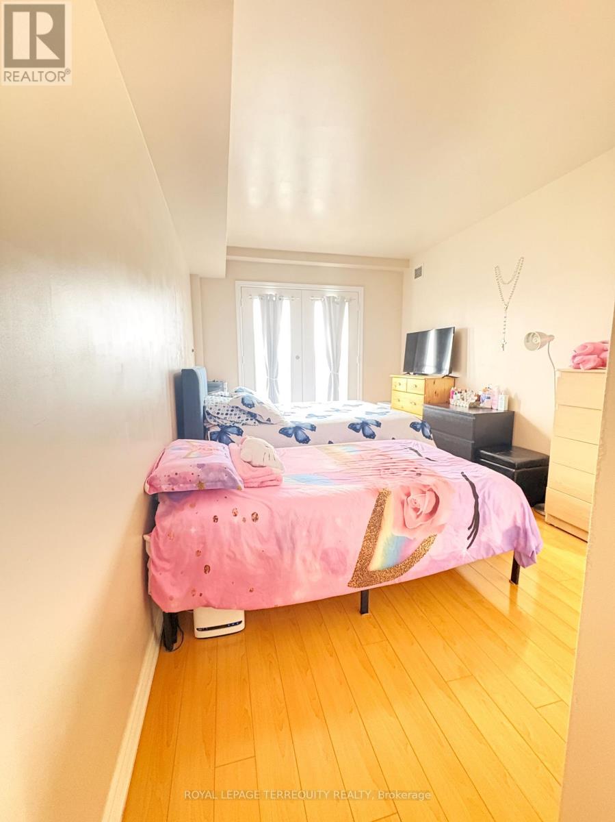 #217 1415 LAWRENCE AVENUE W - 17