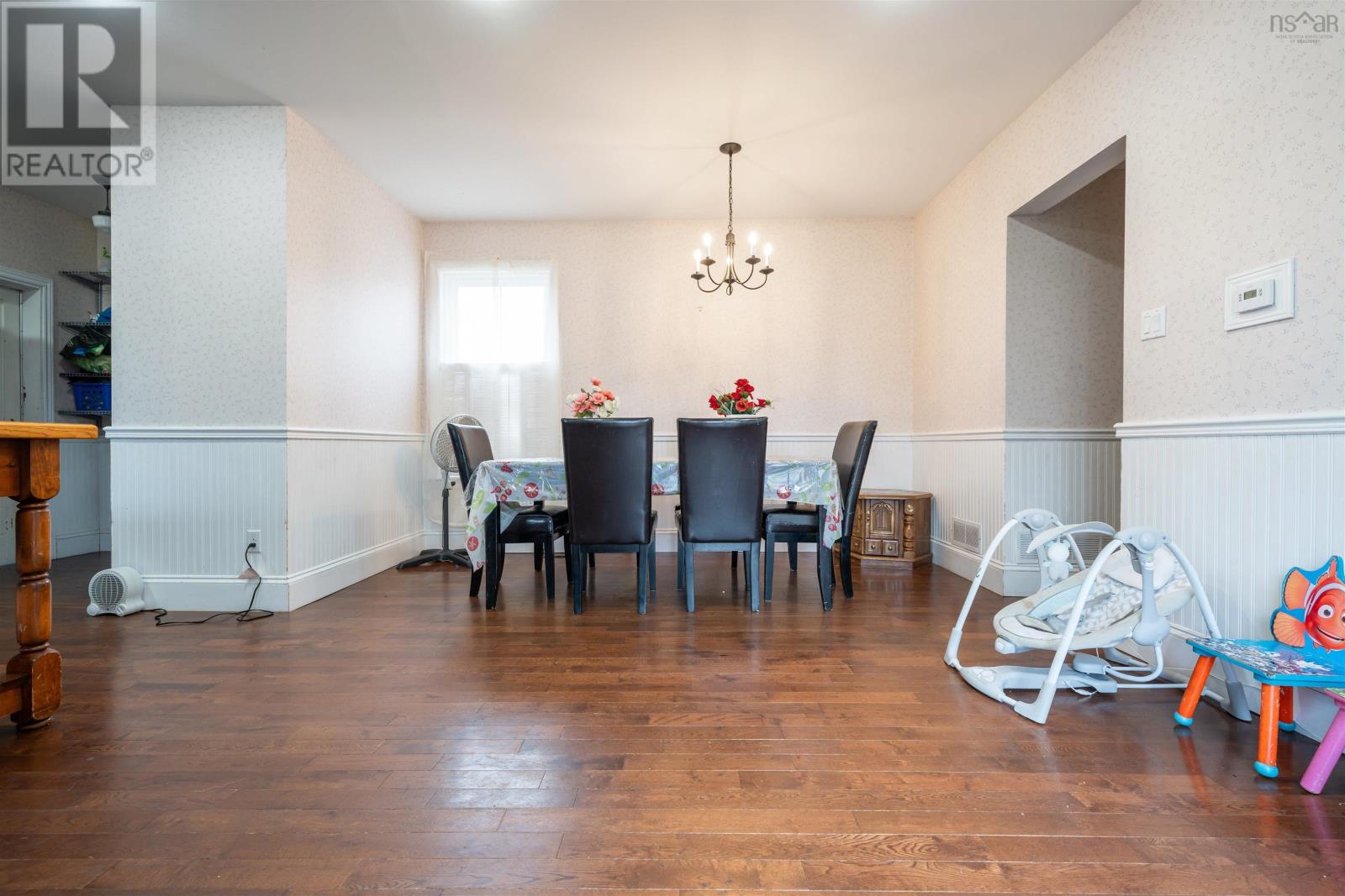 Property 25 of 49 of 230 Victoria Street E