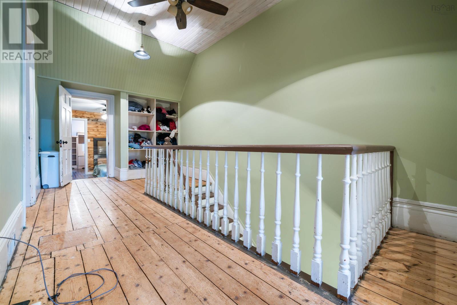 Property 32 of 49 of 230 Victoria Street E