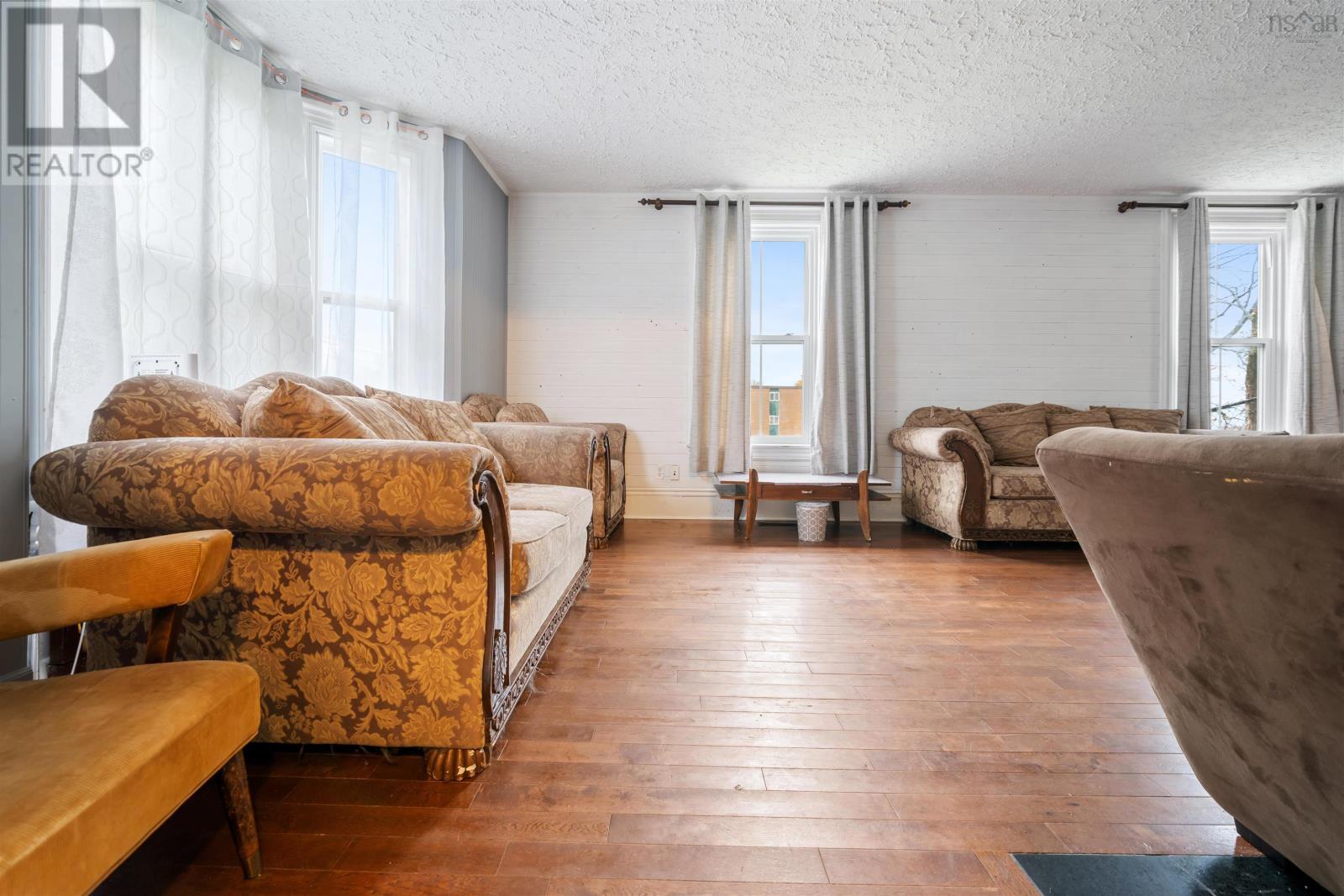 Property 13 of 49 of 230 Victoria Street E