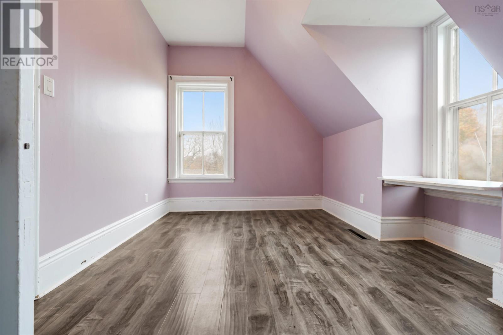 Property 26 of 49 of 230 Victoria Street E