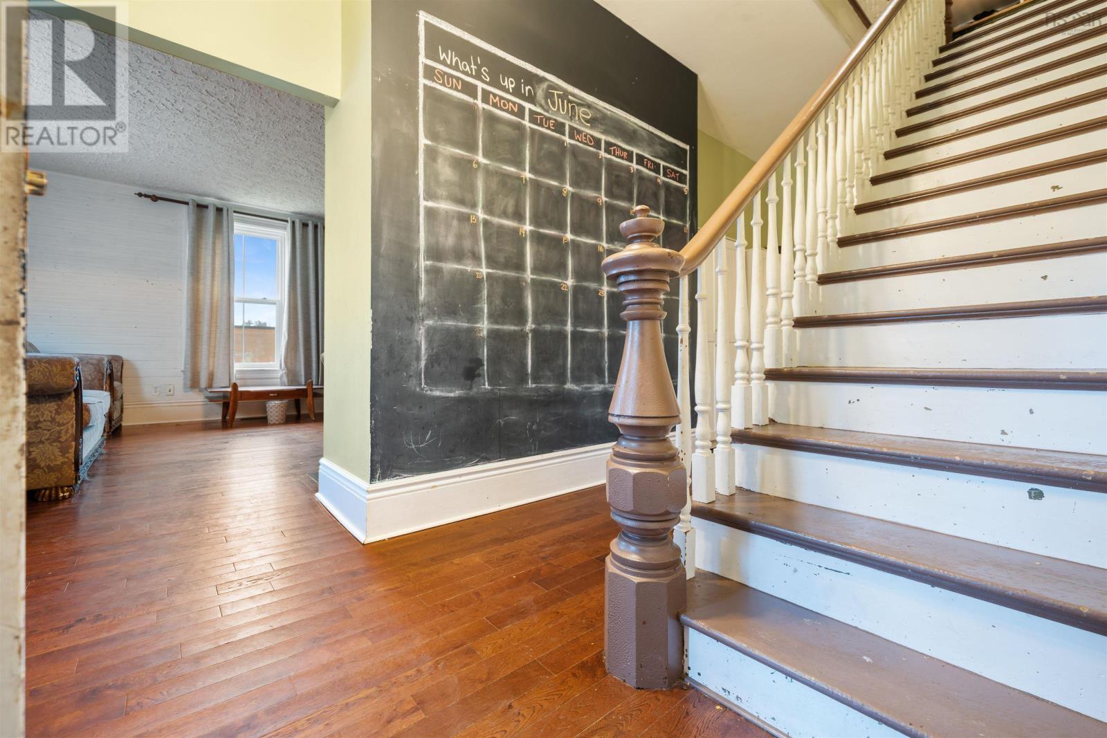 Property 11 of 49 of 230 Victoria Street E