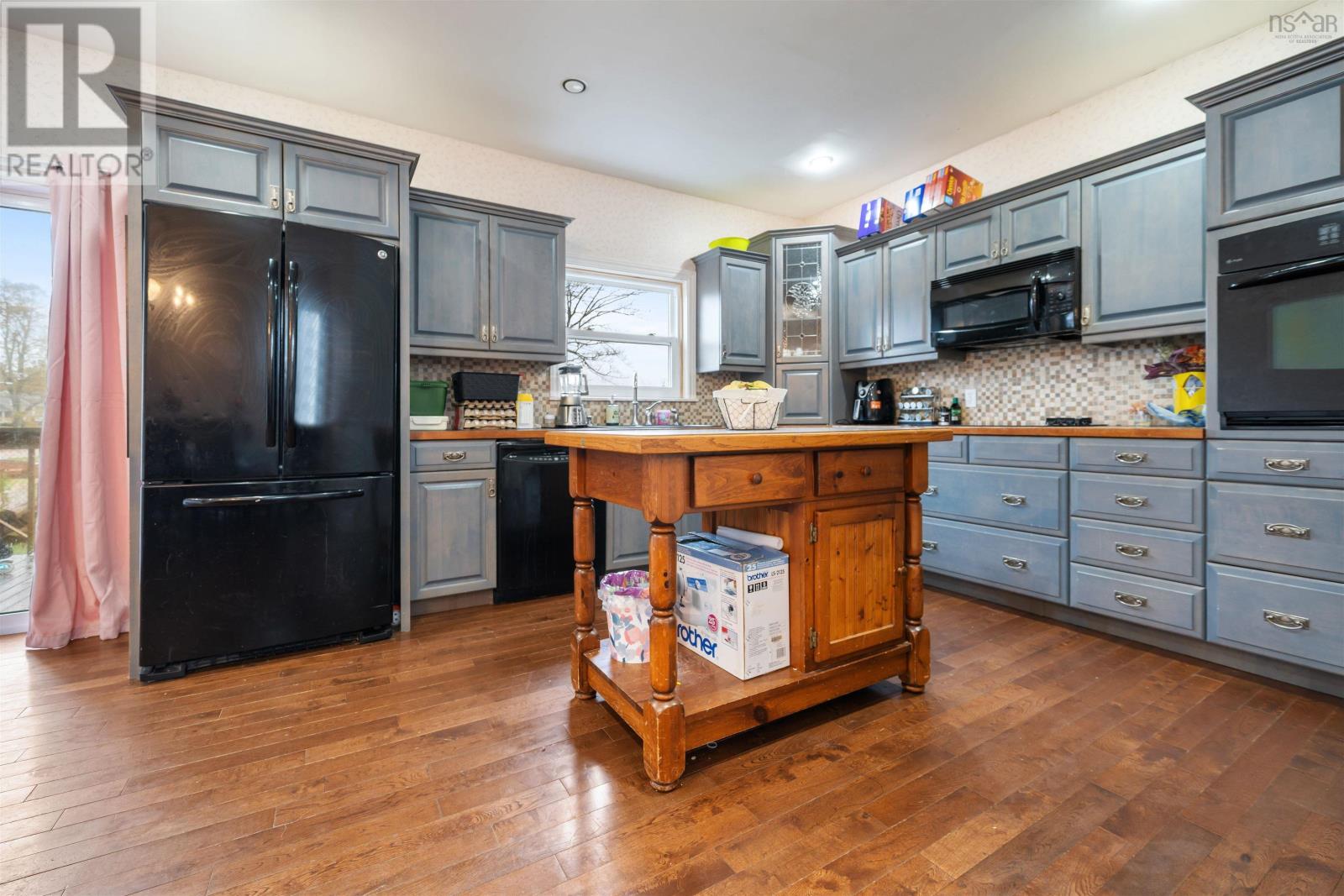 Property 20 of 49 of 230 Victoria Street E