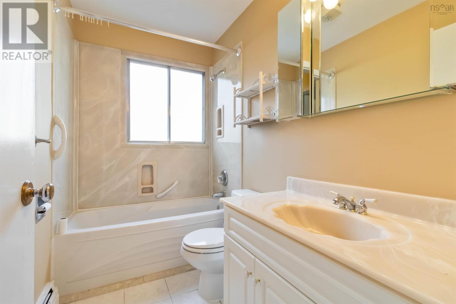 Property 25 of 44 of 71 Woodward Crescent