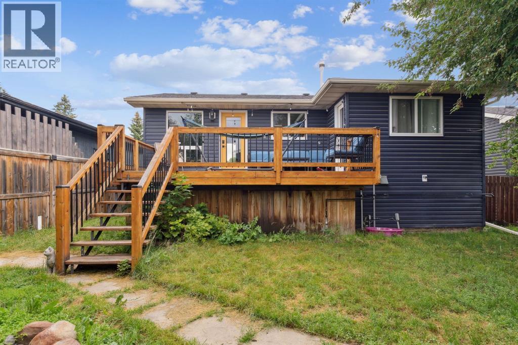 147 Falchurch Crescent NE - 1