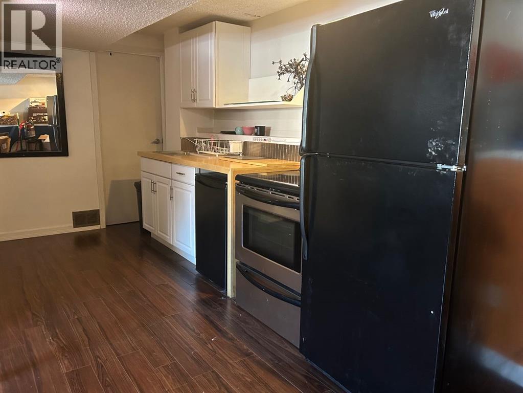 Single Family House Bi-level for Sale in  Falchurch Crescent NE Falconridge Calgary 