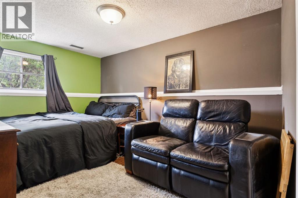 Single Family House Bi-level for Sale in  Falchurch Crescent NE Falconridge Calgary 