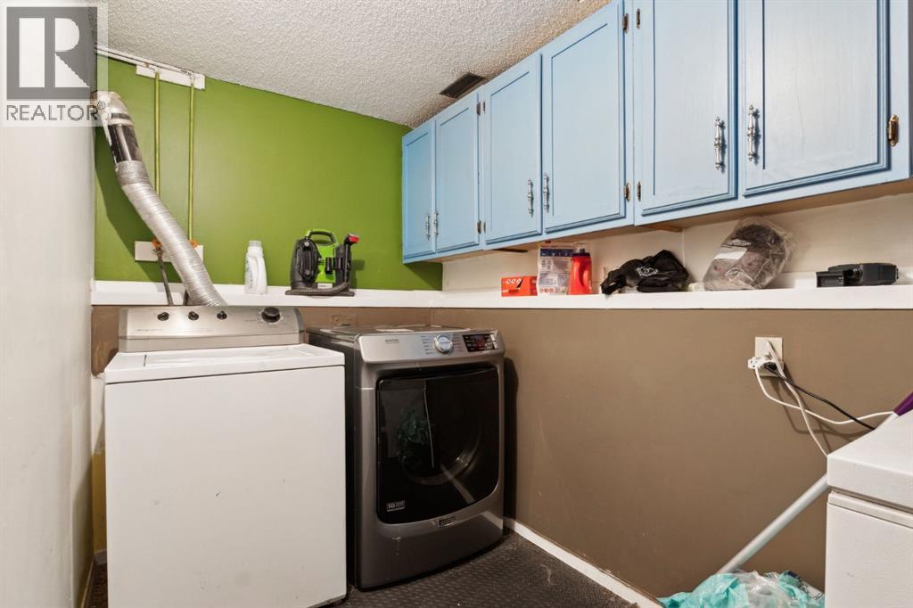 Single Family House Bi-level for Sale in  Falchurch Crescent NE Falconridge Calgary 