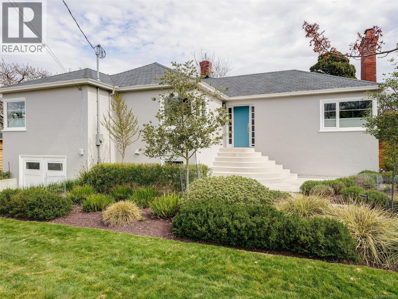  2420 Bowker Avenue, Oak Bay