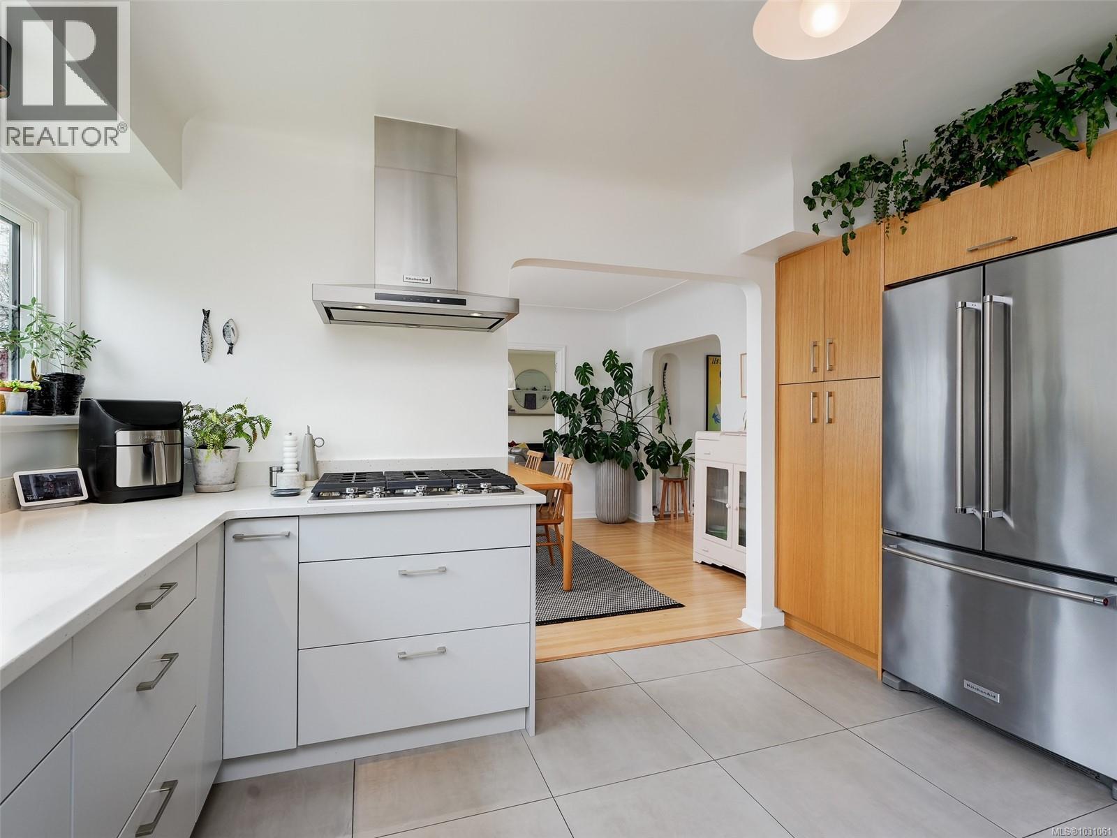  2420 Bowker Avenue, Oak Bay