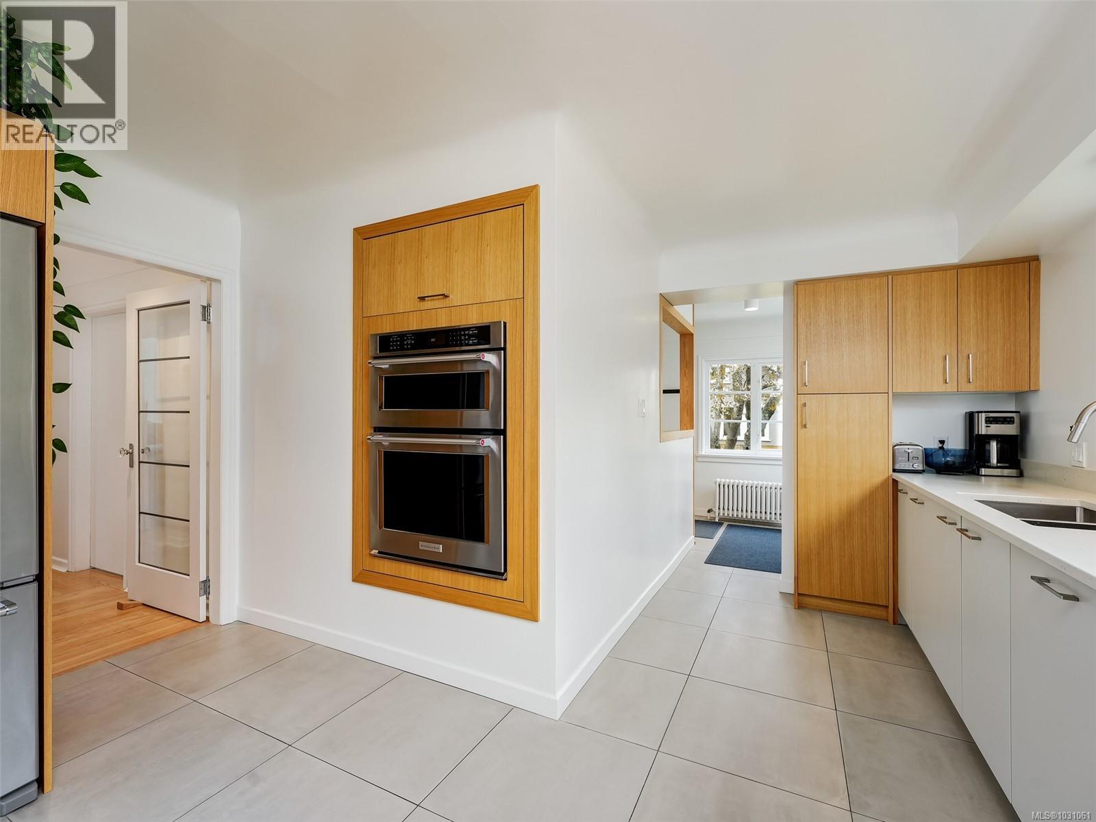  2420 Bowker Avenue, Oak Bay