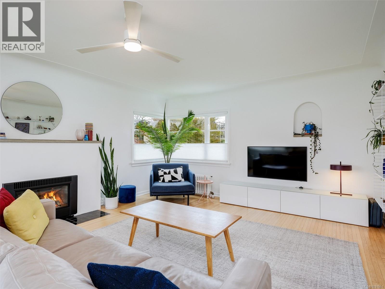  2420 Bowker Avenue, Oak Bay