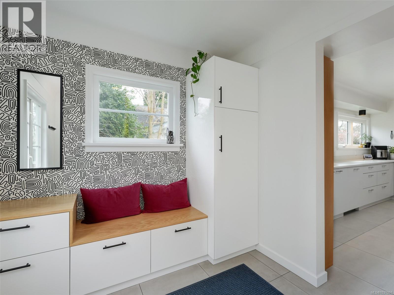  2420 Bowker Avenue, Oak Bay