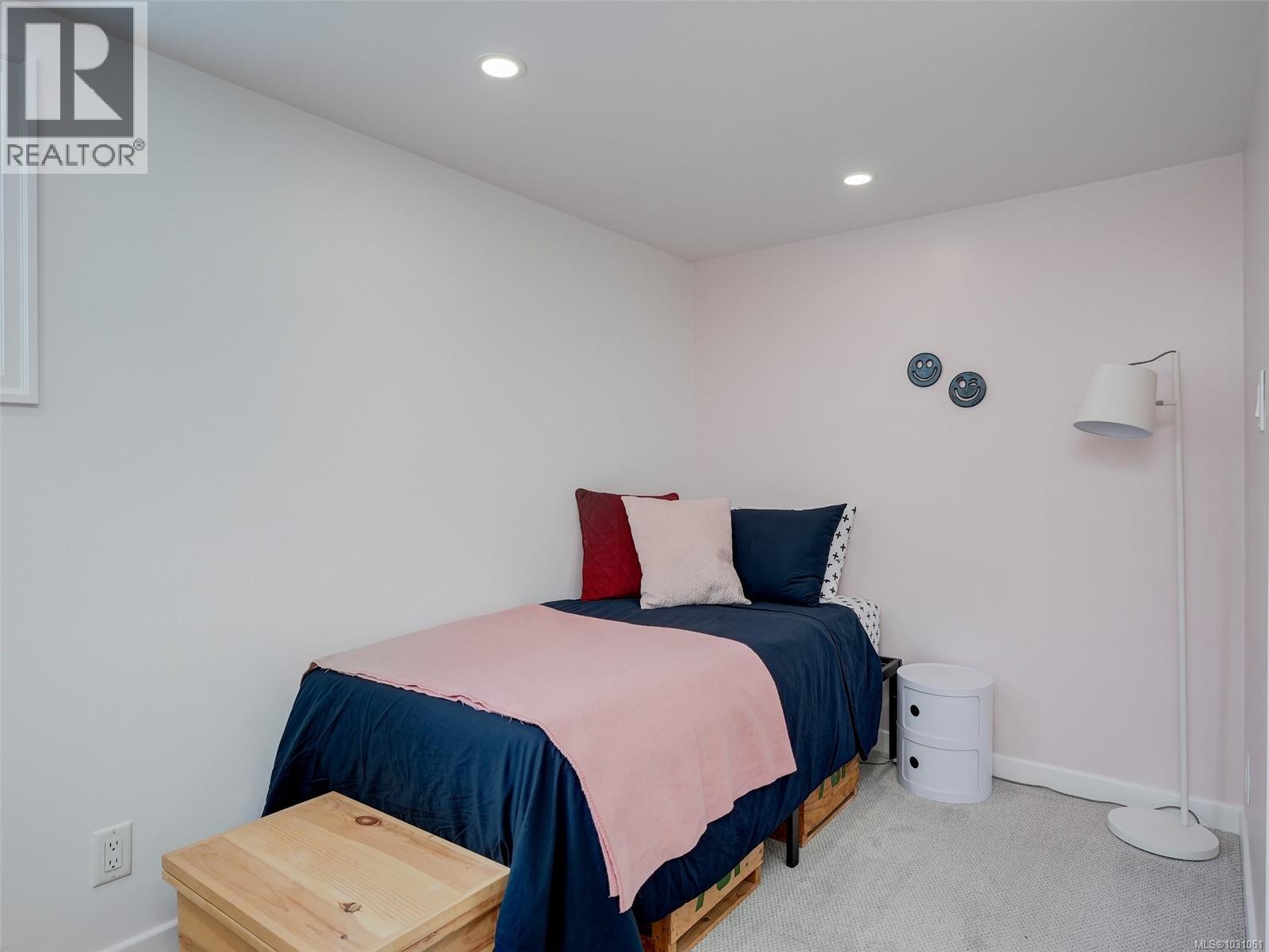  2420 Bowker Avenue, Oak Bay