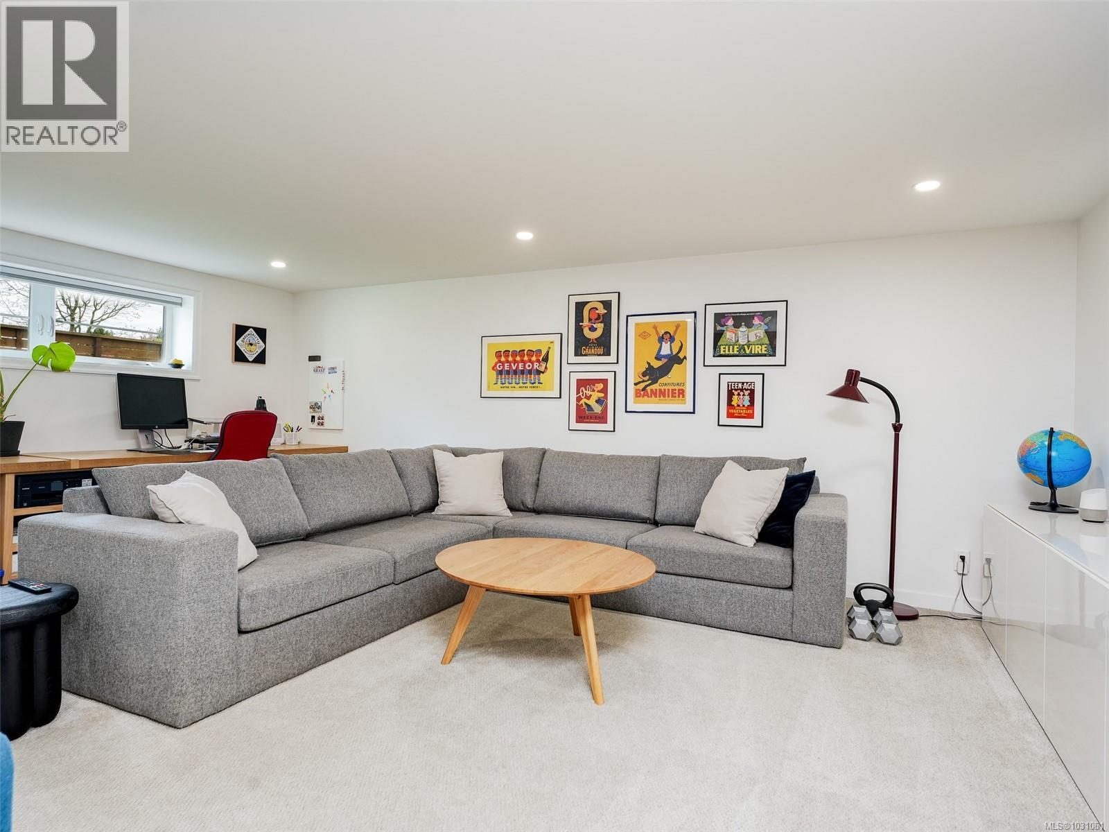  2420 Bowker Avenue, Oak Bay