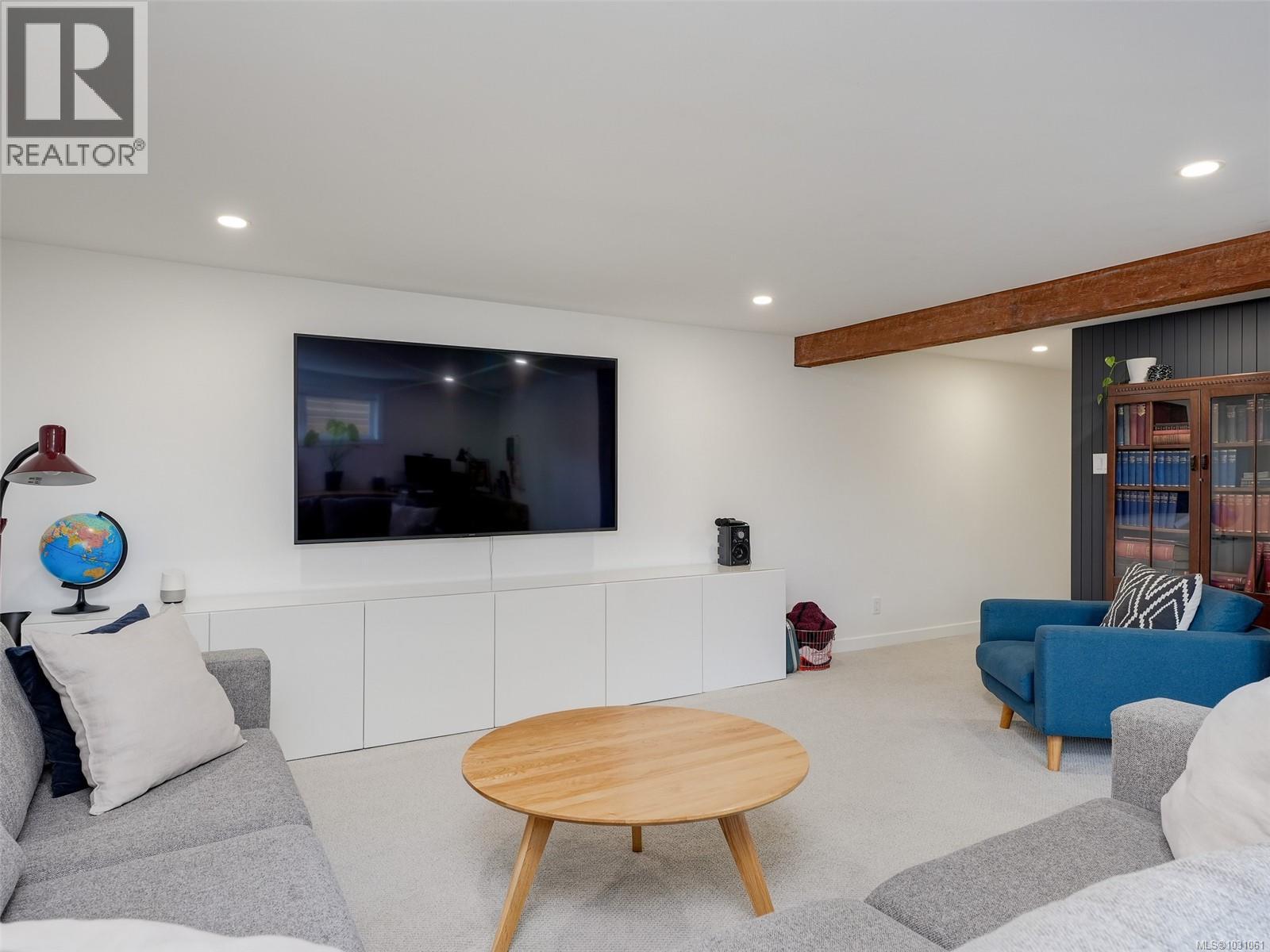  2420 Bowker Avenue, Oak Bay