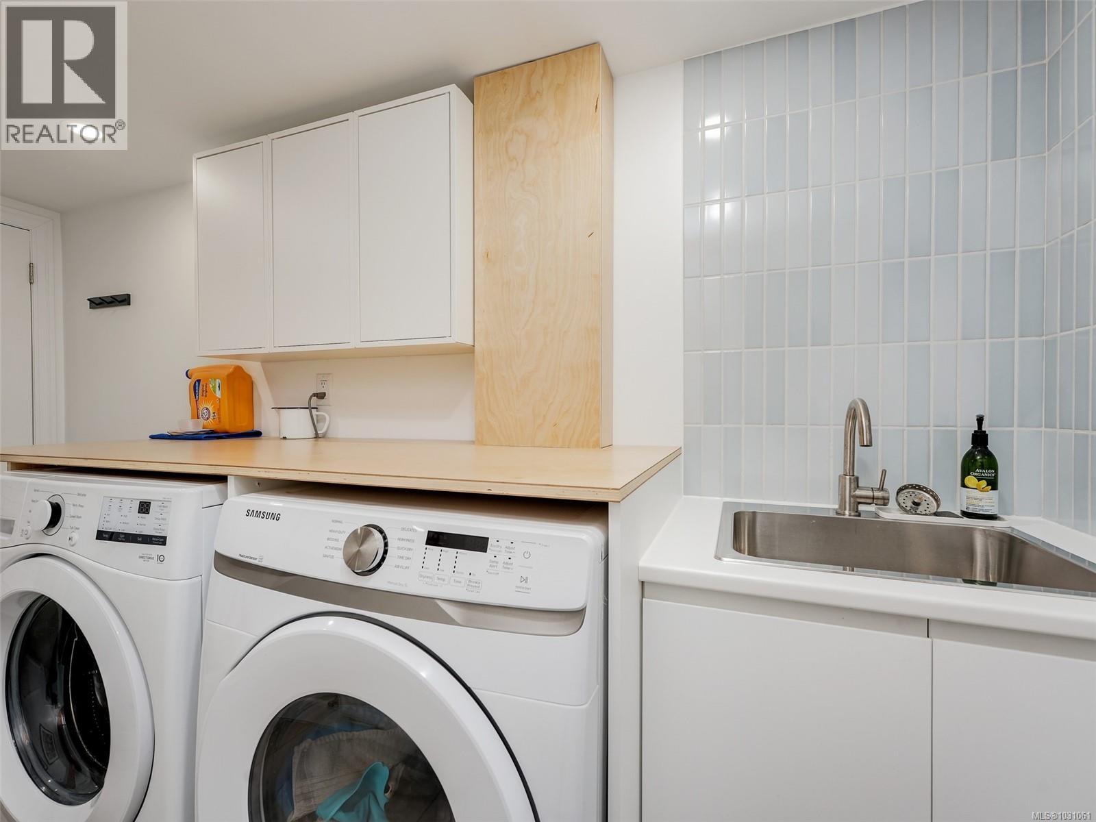  2420 Bowker Avenue, Oak Bay