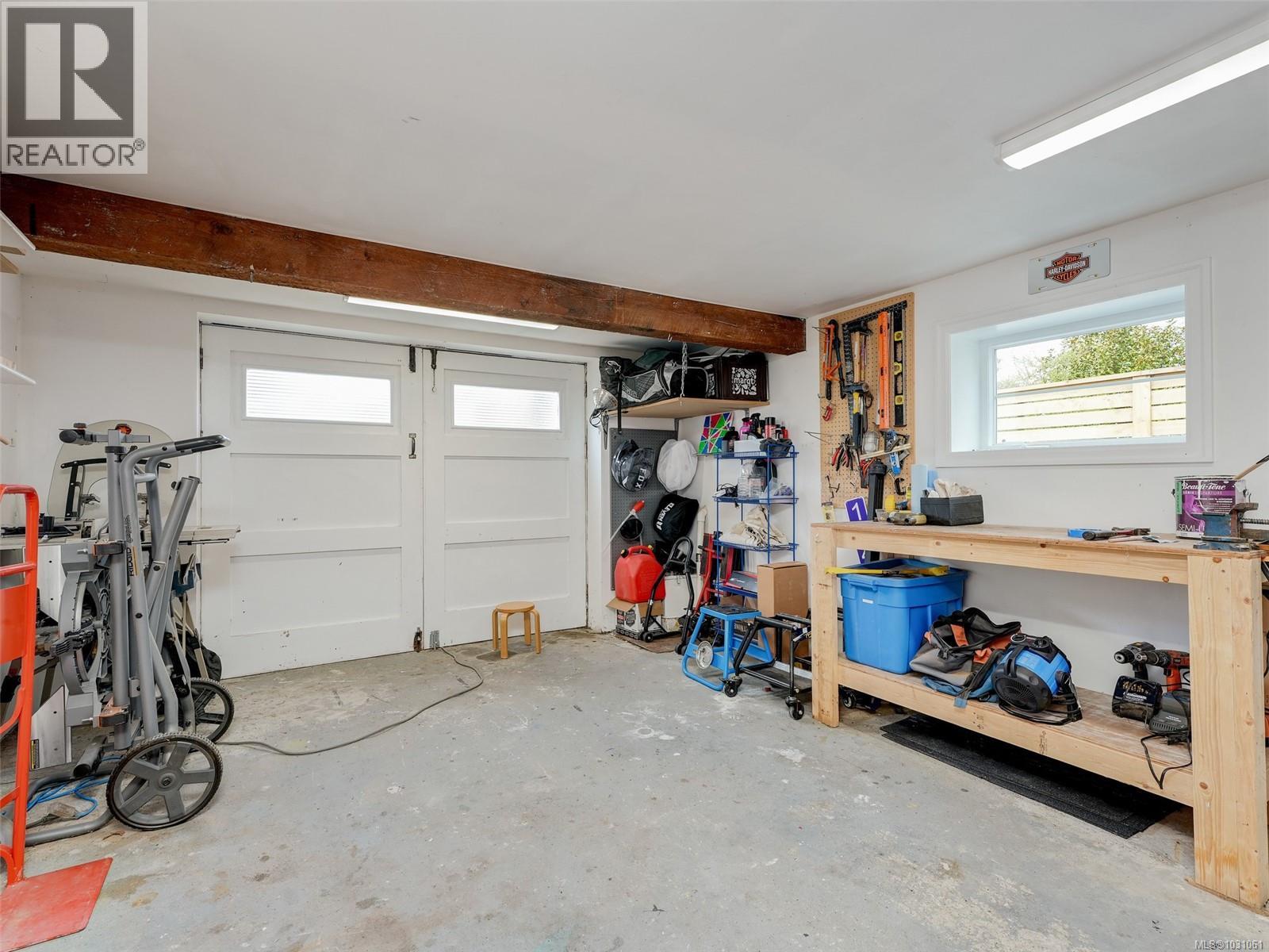  2420 Bowker Avenue, Oak Bay