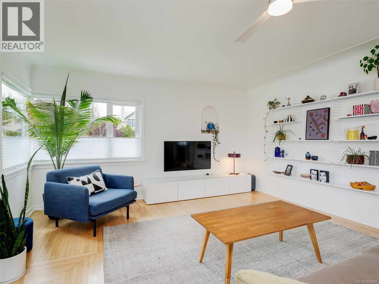  2420 Bowker Avenue, Oak Bay