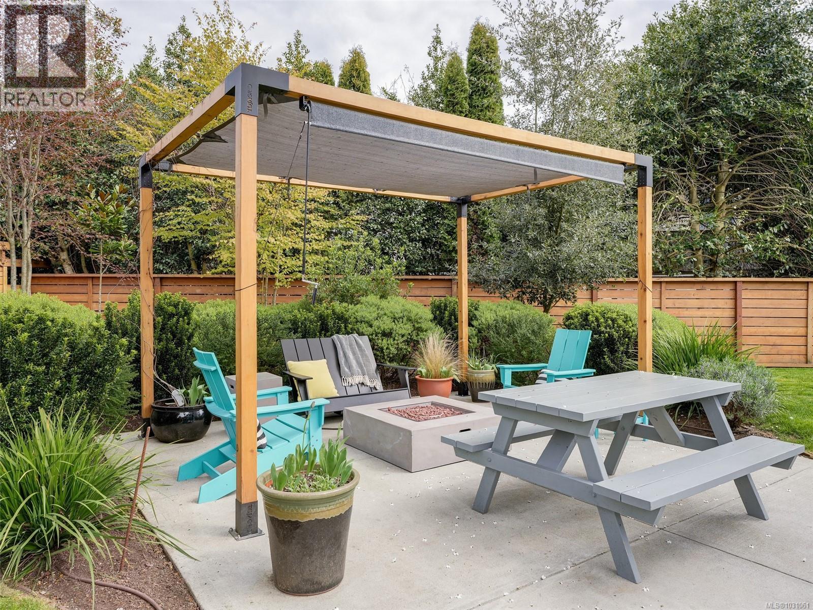  2420 Bowker Avenue, Oak Bay