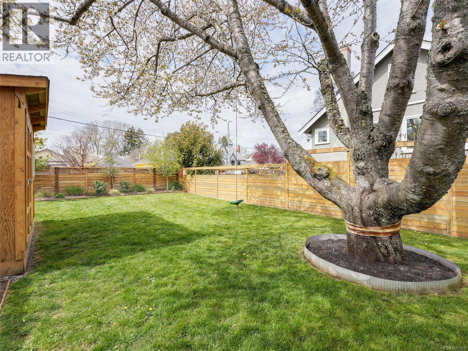  2420 Bowker Avenue, Oak Bay