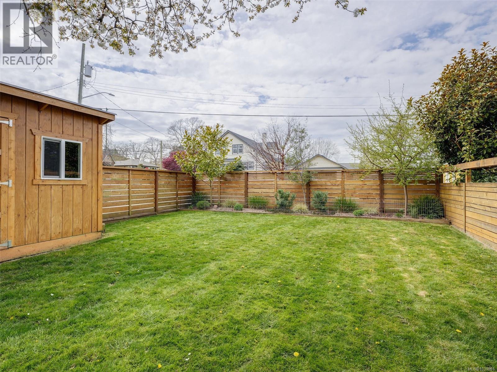  2420 Bowker Avenue, Oak Bay