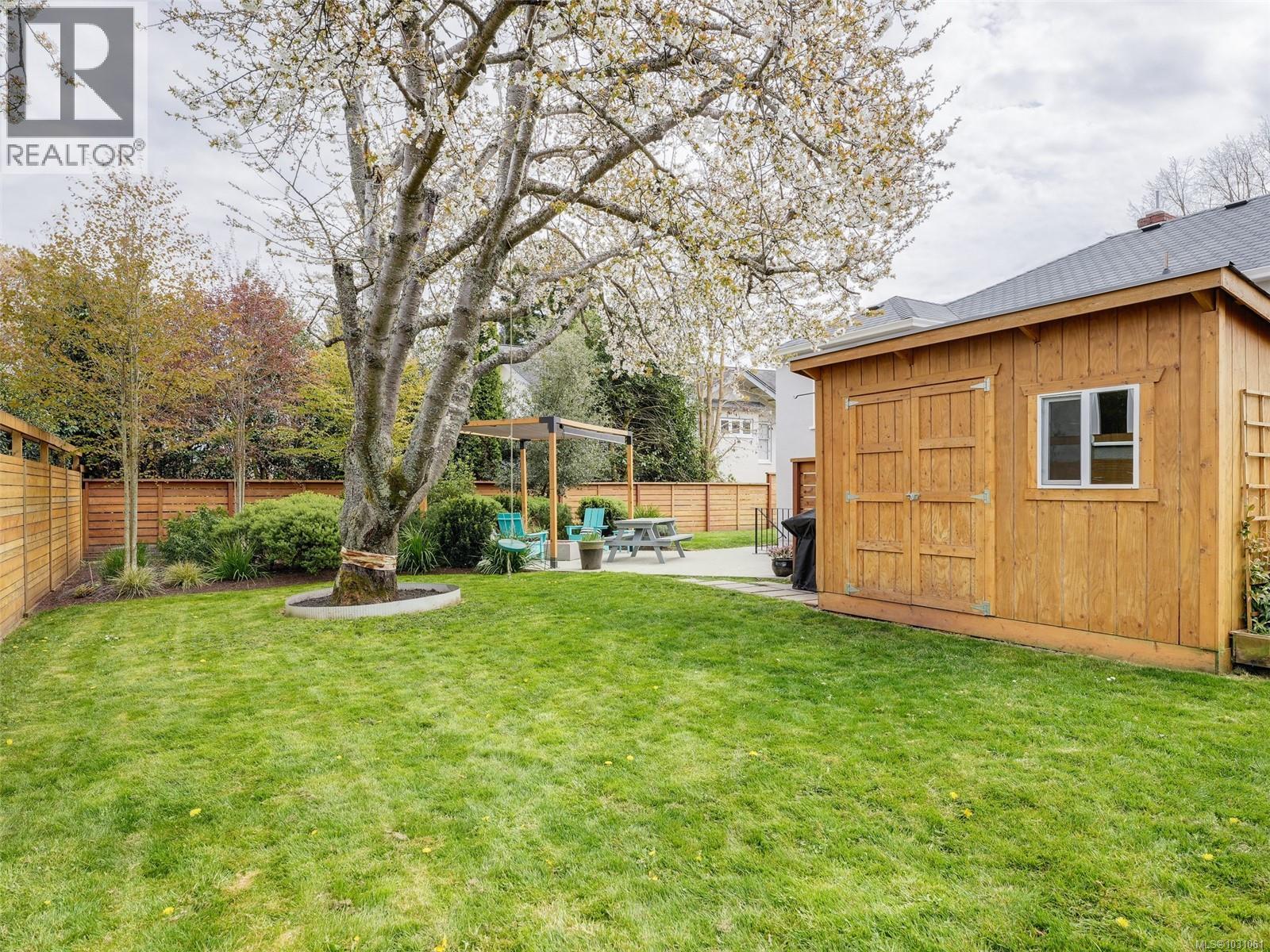  2420 Bowker Avenue, Oak Bay