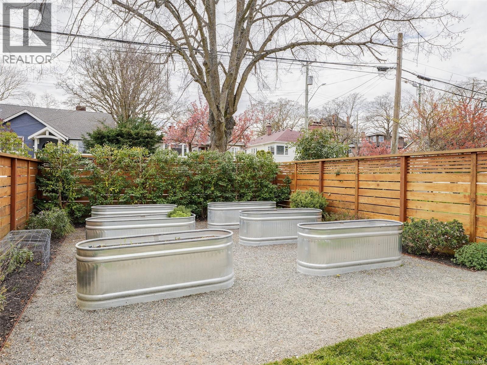  2420 Bowker Avenue, Oak Bay