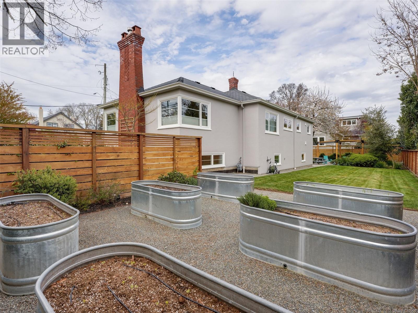  2420 Bowker Avenue, Oak Bay