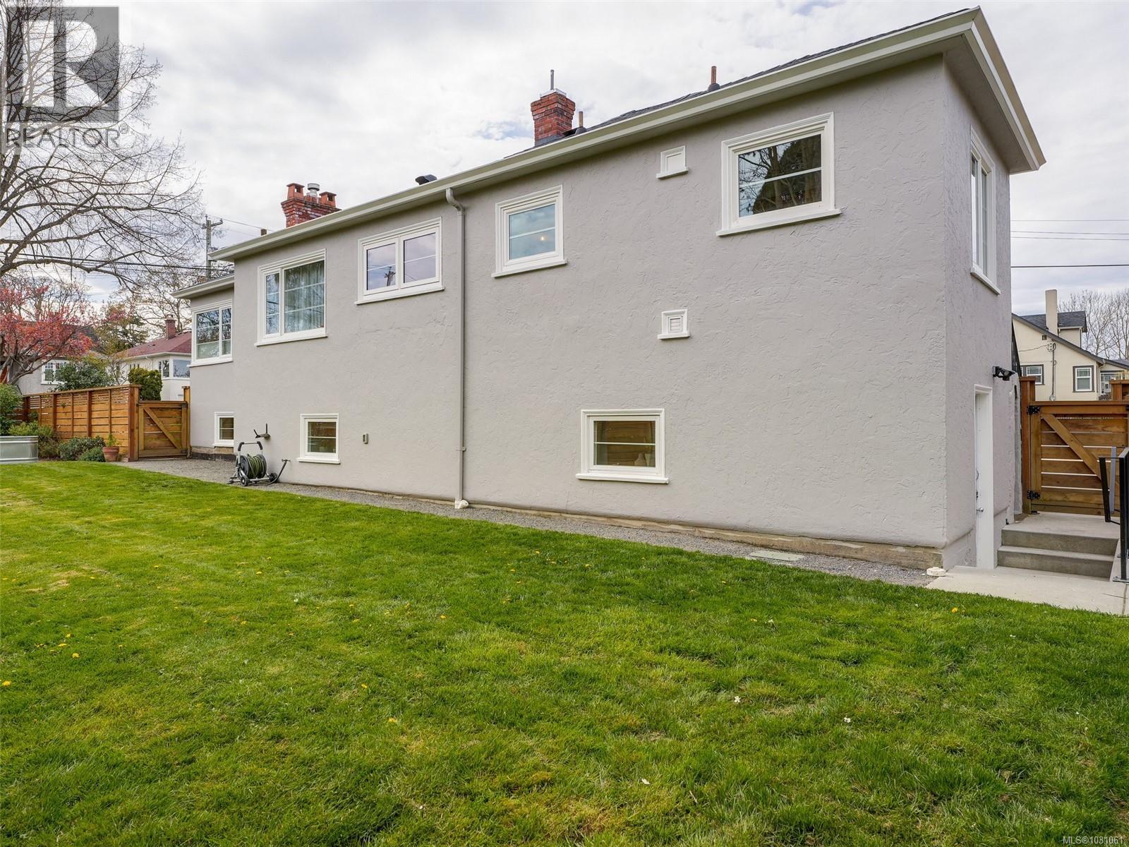  2420 Bowker Avenue, Oak Bay