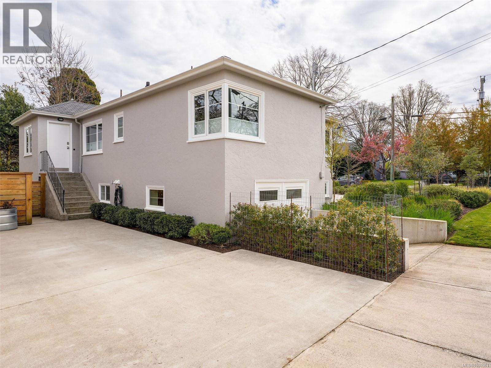  2420 Bowker Avenue, Oak Bay